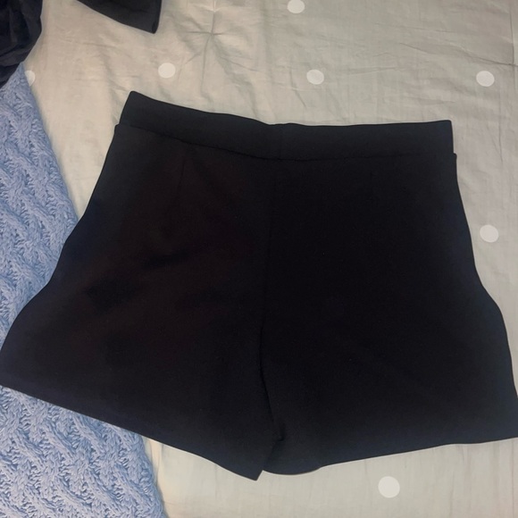 H&M High Waisted Black Gold Button Dress Shorts - Picture 4 of 7